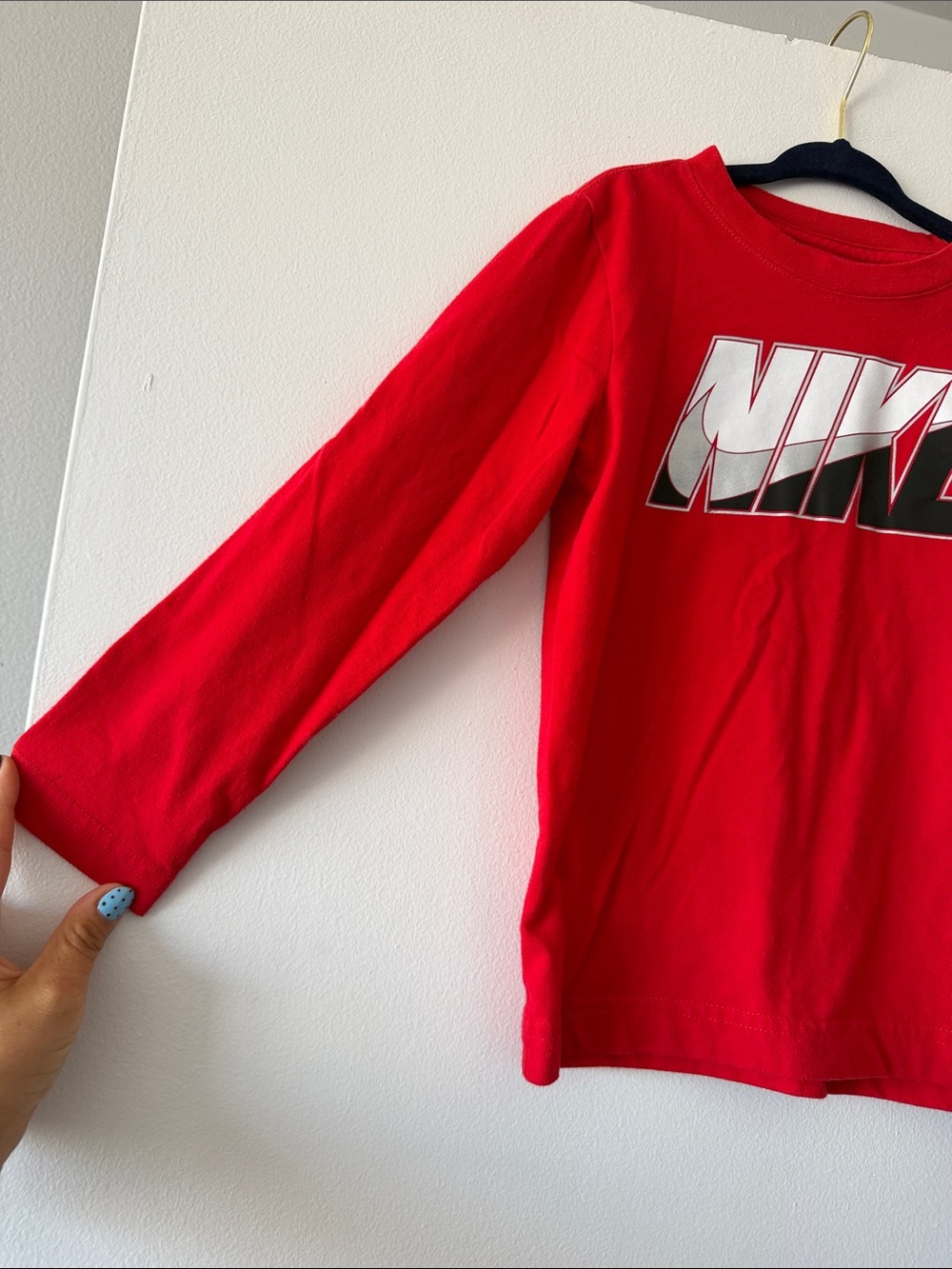 Nike Boys Red Long Sleeve Graphic Logo Tee T-Shirt Top Size 5 (4-5 Yrs) - Picture 4 of 9
